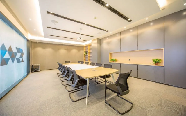 Atour Hotel International Trade City Yiwu