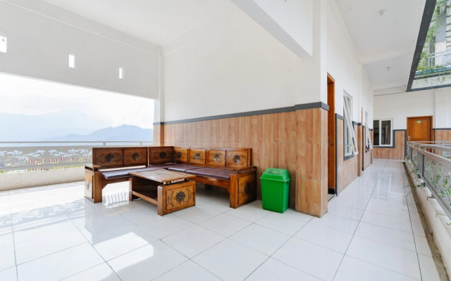 Urbanview Hotel Sky Batu Malang by RedDoorz