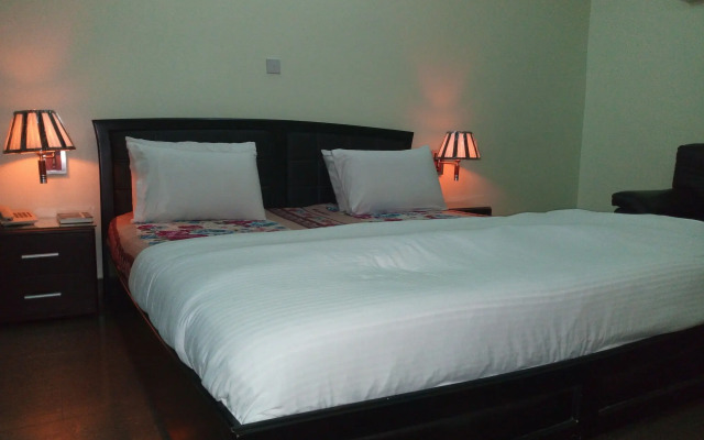 Dionzec Hotel & Suites