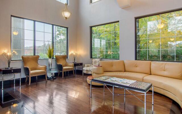 Spark by Hilton Duluth