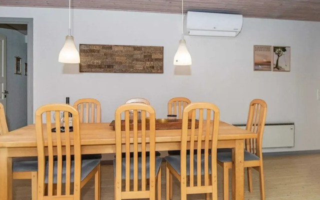 10 Person Holiday Home in Henne