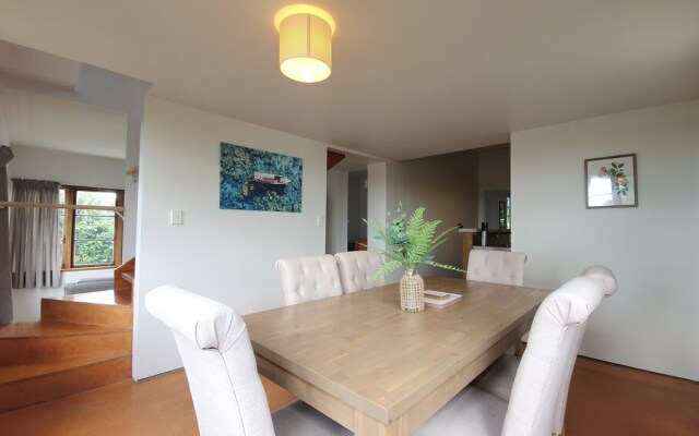 Bright and Modern Oasis in Kingsland