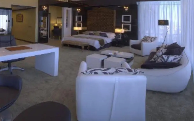 Royal Hotel Darvishi