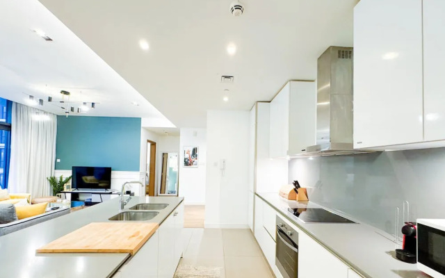 Aya - Impeccable 1BR Apartment with Balcony in City Walk