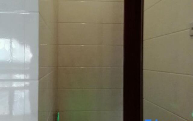 Yangzhong Yizhou Hotel