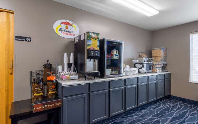 Super 8 by Wyndham Jackson MN