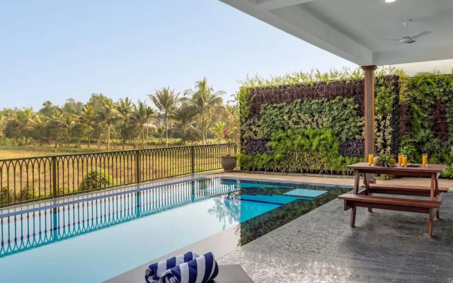 Field View Villa With Pool Perfect for Big Groups
