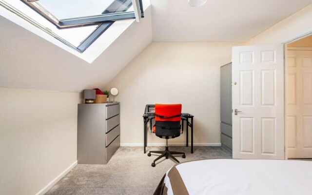 Immaculate 2 - Bedroom House in Milton Keynes