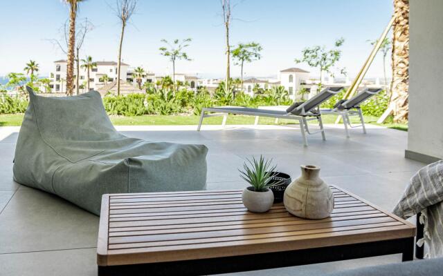 LAE7.BI- Apotel Estepona hills by roomservices