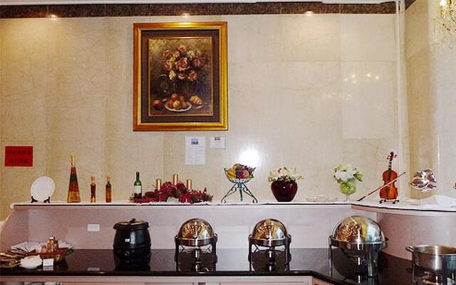 New Plaza Hotel