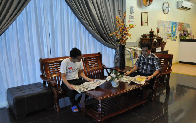 OYO 497 EQ Ferringhi Hotel
