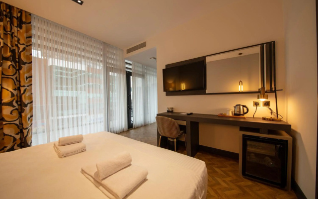 V Center Hotel