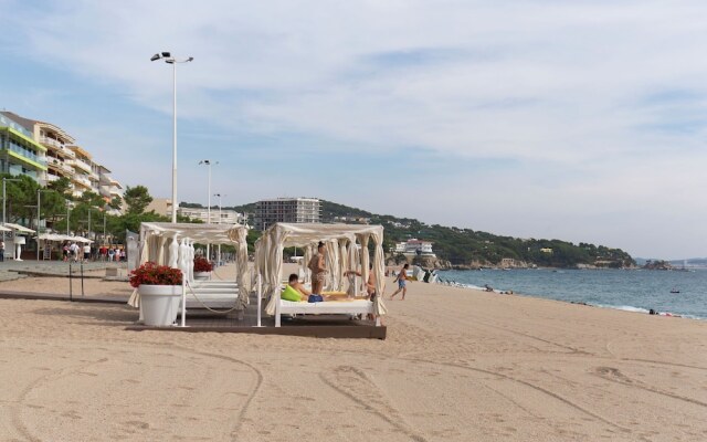 Spacious Apartment in Platja Daro With Terrace
