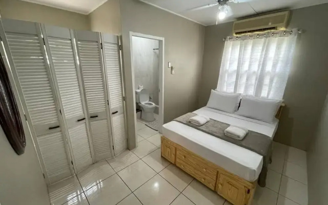 Pool and Jacuzzi Vacation Home