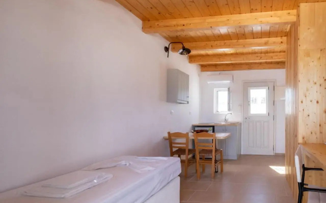 Lorenzo Studios and Suites Paros