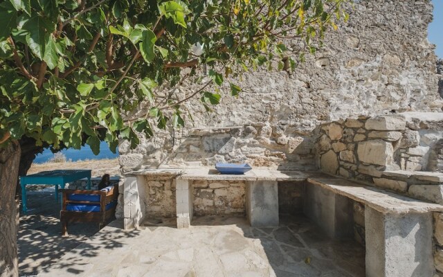 Karavos View - A Unique Artists' Hideaway Paradise