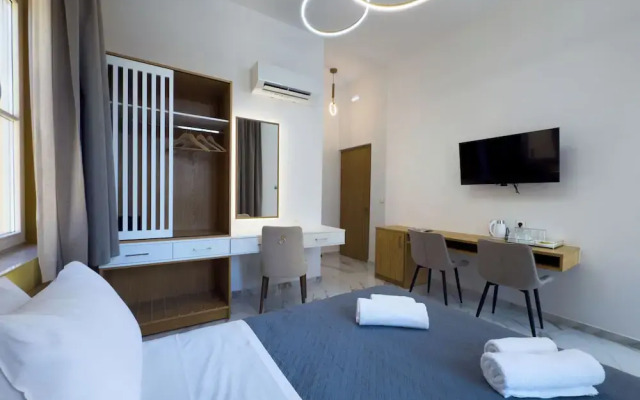 Deluxe Center Suites