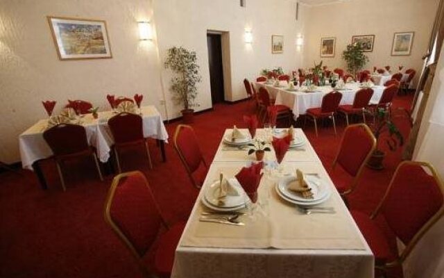 Golden Inn Hotel