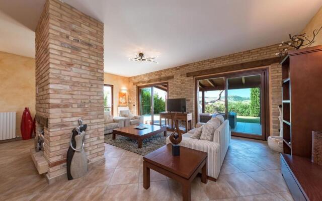 Casale Rosy 6 2 in Offida