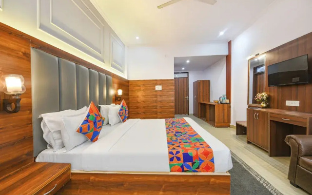 Roomshala 020 Hotel Black Stone
