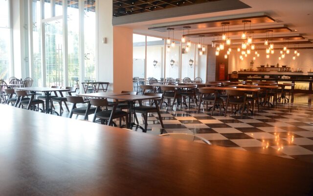 Luminor Hotel Jemursari by WH