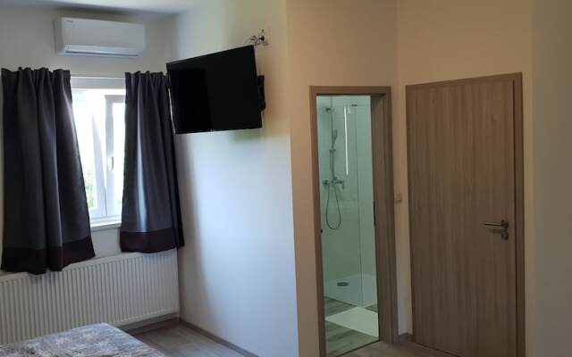 KE-TO Zagreb Airport Rooms