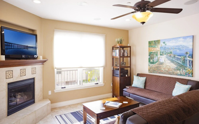 Valentina #202 3 Bedroom Condo by RedAwning
