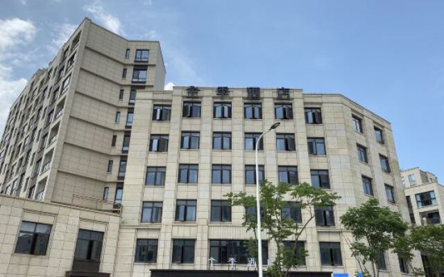 JI Hotel (Shanghai Dishui Lake Subway Station)