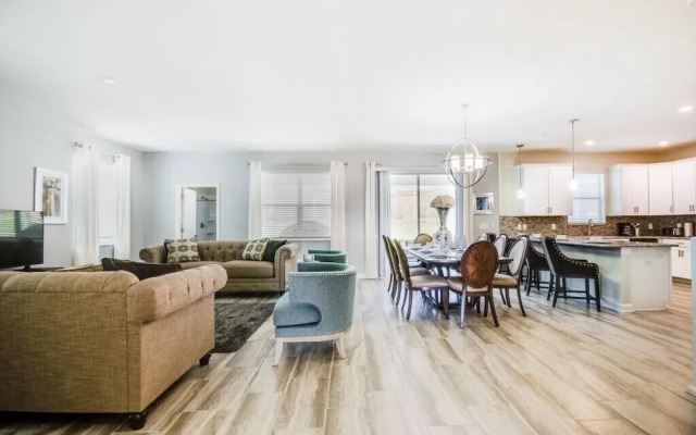 Champions Gate 6 Bedroom Villa by Redawning