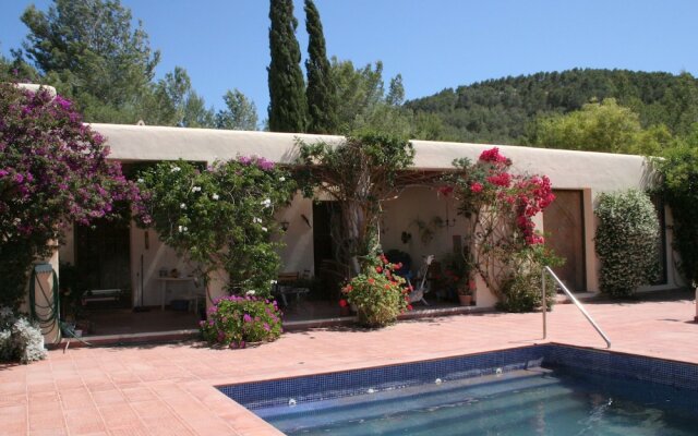 Sunlit American Style Villa in St Joan de Labritja with Pool