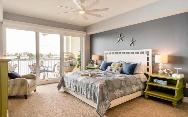 Waterfront -3BR - 2Kings -Pool Balcony - Beach