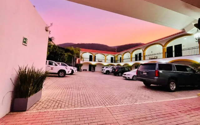 Casa Blanca Hotel