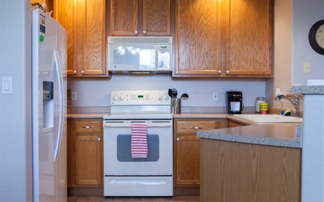 2BR Plus Ocotillo Townhome, Heated Pool, Spa, Gym