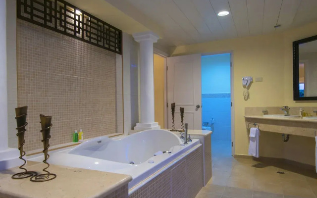 Hotel Playa Pesquero Premium All-Inclusive