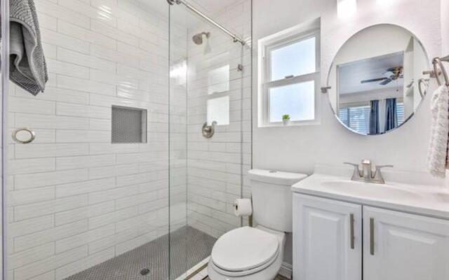 LuxuryTownhome.3Blks2Beach.E-Bikes.75”4kTV