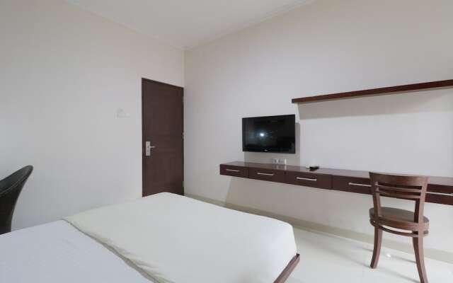 Clover Residence Near Mall Ambassador