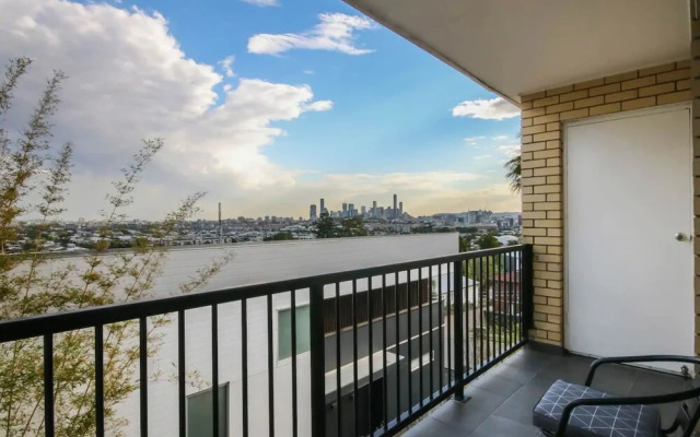 Cosy 1 Bedroom Unit With Views Of The City