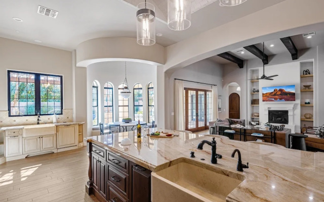 Luxe Poolside Paradise-pool & Spa-vanity Station