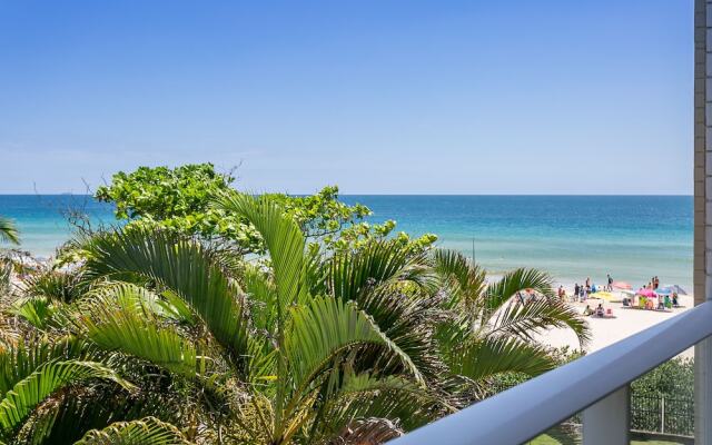 Aquarelle by Viva Prédio nos Ingleses pé-na-areia com piscina