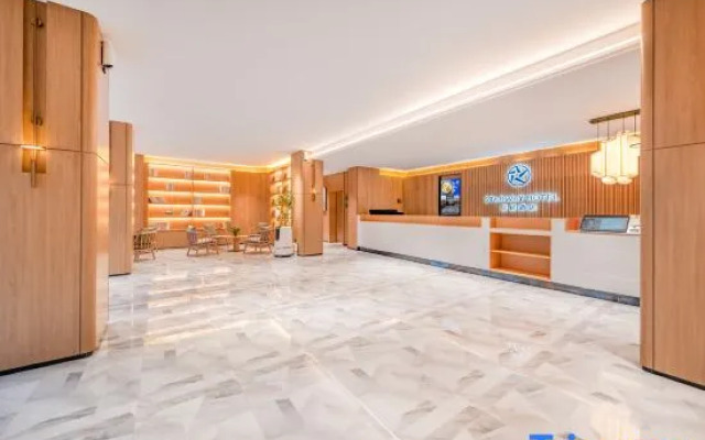 Starway Hotel (Kunming South Railway Station)