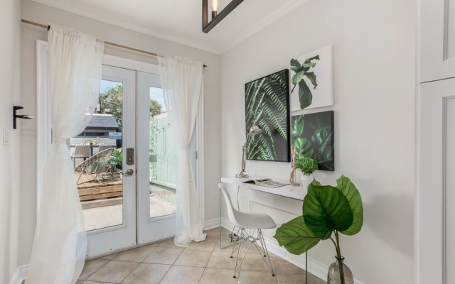 Homey & Elegant 3-bedroom House in the Annex