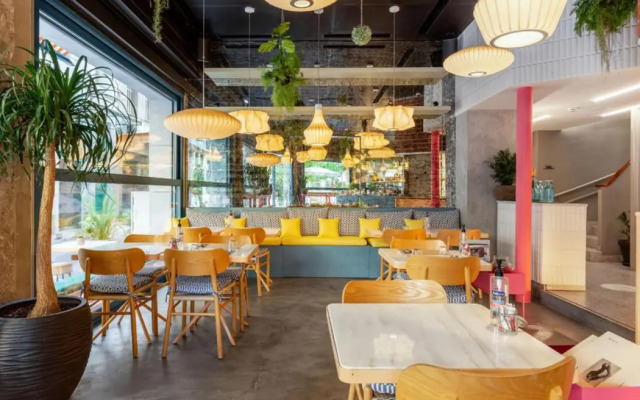 Отель Bob W Eolou