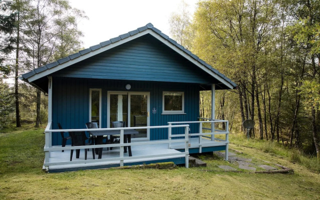 Otter With Mountain View and Enclosed Decking
