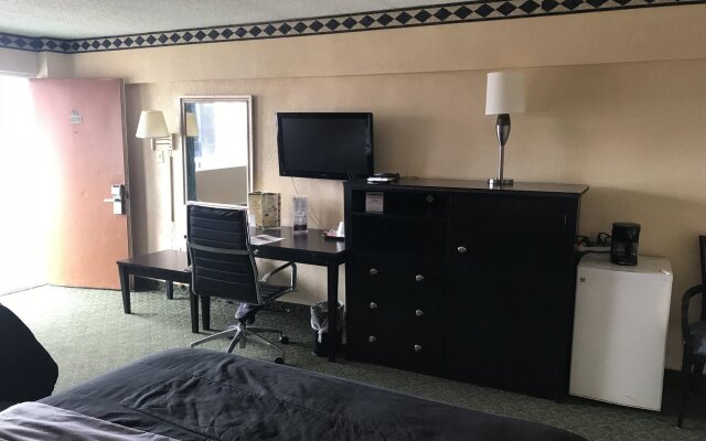 Red Carpet Inn & Suites