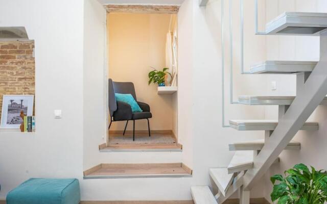 Newly Renovated 1730's Venetian Loft (02) !