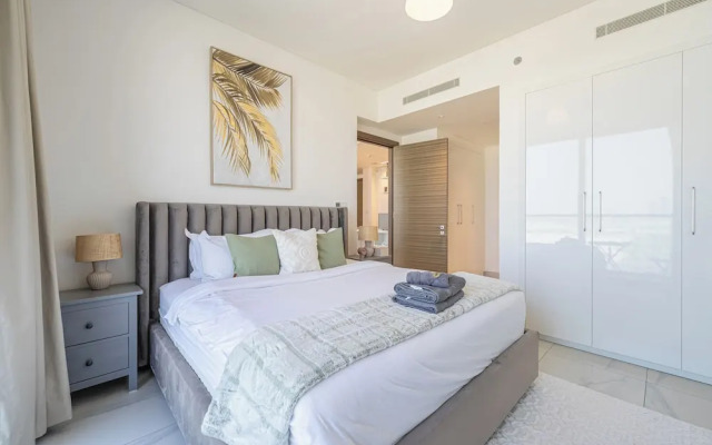 Marco Polo - Stunning 2BR with Burj View, Spacious Gym & Pool