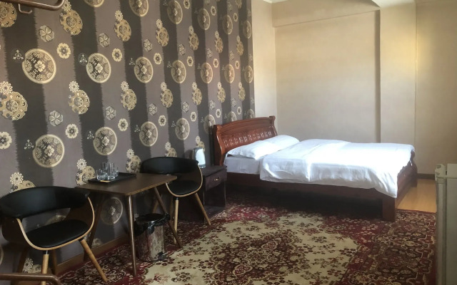 Land Hotel