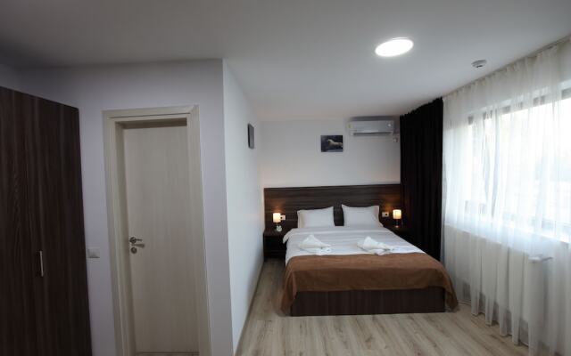 Bliss Hotel and Apartments