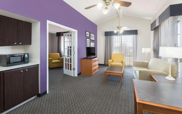 Baymont by Wyndham Greenville Woodruff Rd