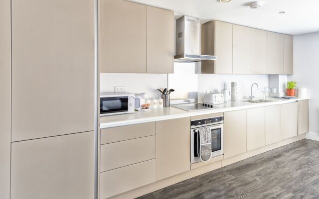 Luxury Bedford Riverside Apartment